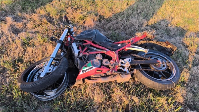 La motocicleta Benelli TNT25 en la que se desplazaba la víctima fatal de 49 años.