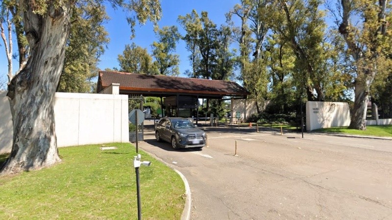 Messi y su familia siguen en la región y aún se desconoce hasta cuándo. (Google Street View)