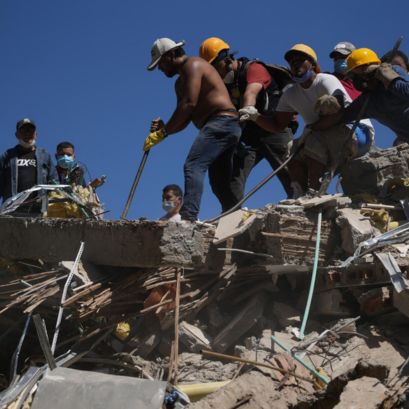 Trabajos de emergencia tras el sismo en Colombia (EFE).