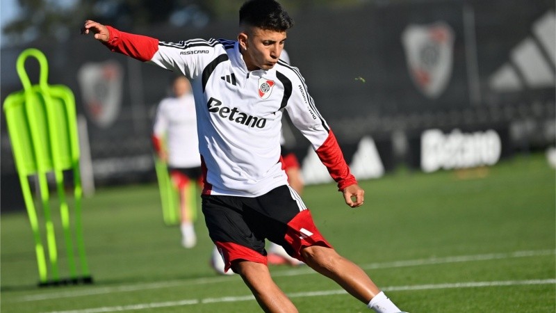 River oficializó la incorporación de Thiago Almada.