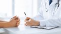 Los extranjeros no residentes sólo podrán acceder a “tratamiento médico o atención sanitaria habitual (en hospitales dependientes de Nación) contra la presentación de un seguro de salud o la previa cancelación del servicio”.