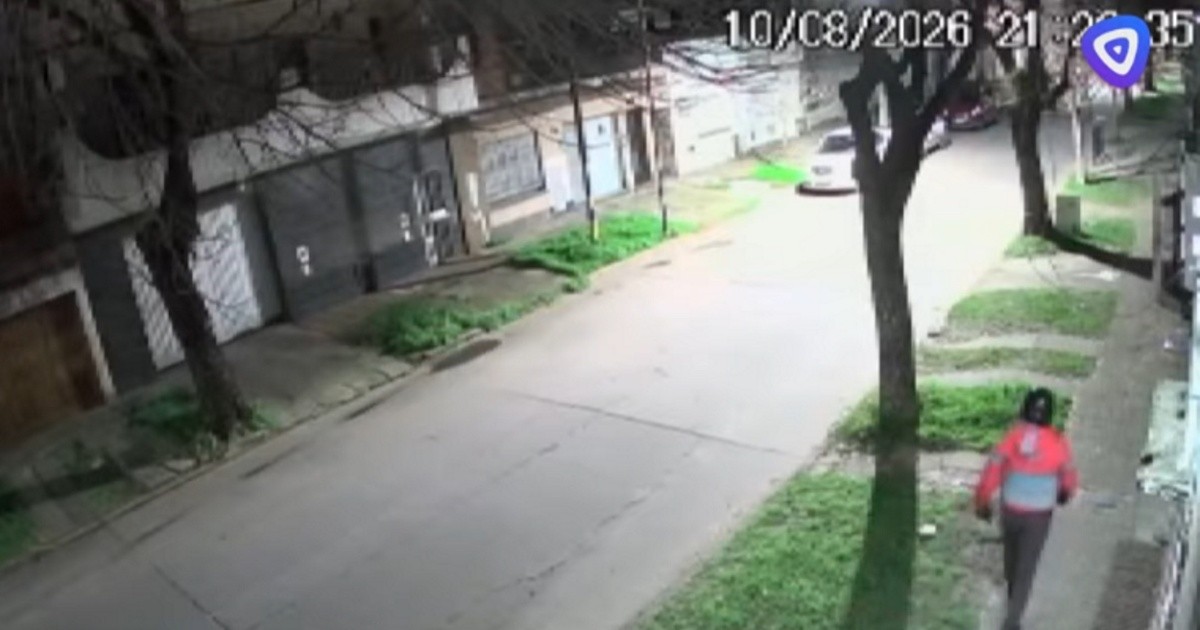 Video: falso cadete asaltó a un vecino de zona oeste y lo amenazó con un arma