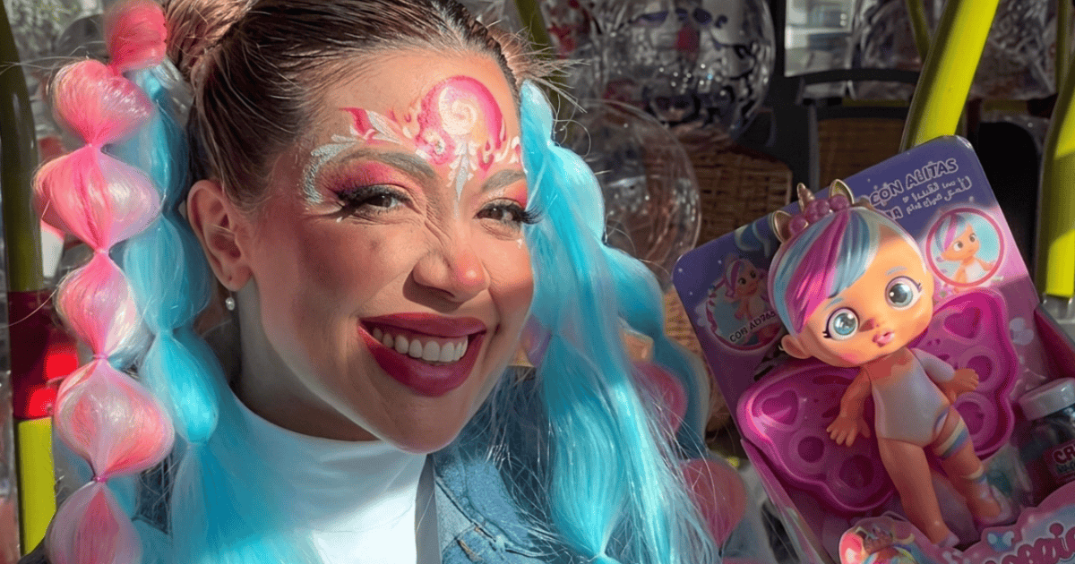 Libertarian Deputy Virginia Gallardo Distributes Toys at Garrahan Hospital Amid Government Conflict