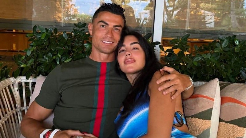 El astro portugués y la modelo e influencer, unidos formalmente.