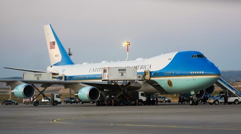 &nbsp;Trump abandonó el Air Force One oculto en un contenedor de catering por una amenaza de ataque iraní.