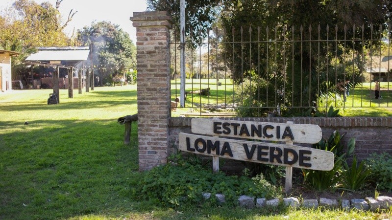 La Estancia Loma Verde se ubica en el kilómetro 21,5 de la Ruta Provincial A012, en la localidad de Soldini, Provincia de Santa Fe, a unos 25 o 30 minutos en auto desde el centro de la ciudad de Rosario.