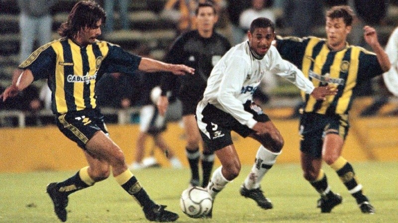 Maceratesi hizo un gol en el triunfo de Central por 3-2 ante Corinthians en el Gigante.