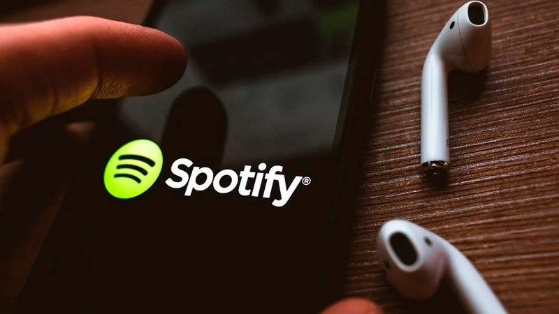 Spotify anunció que avisará cuando un artista use IA en sus canciones.
