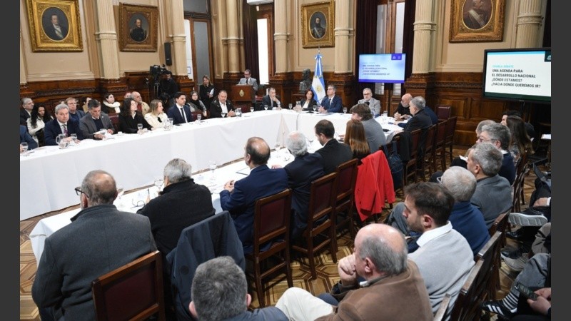 Los senadores Lewandosky y Capitanich convocaron a las economías regionales