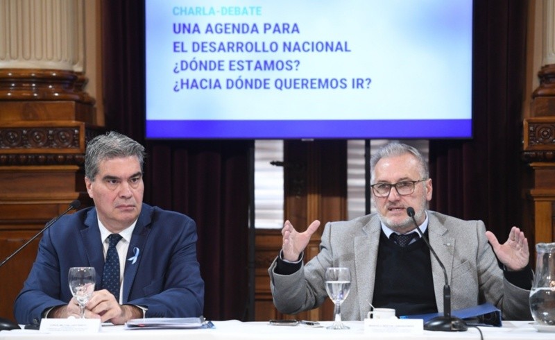 Los senadores Capitanich y Lewandosky, el martes con empresarios.&nbsp;