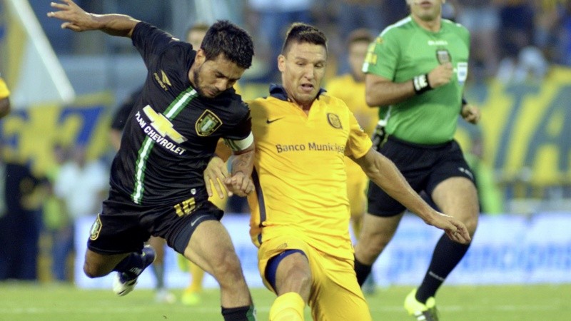 &nbsp;Musto, con la camiseta canalla ante Ervitti. (FotoBaires)