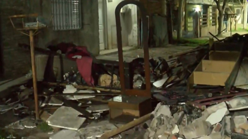 El incendio en la casa de Puente Gallego provocó pérdidas totales.