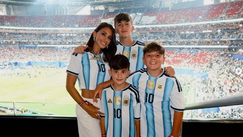 Antonela Roccuzzo y sus hijos, en una un publicación durante el Mundial 2026 (Instagram)