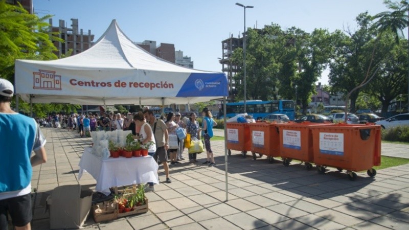 Los canjes siempre tienen gran convocatoria en diferentes barrios de la ciudad.