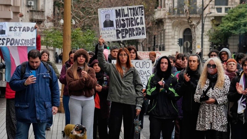 Cortaron la calle por Santa Fe frente a la sede de Gobierno.