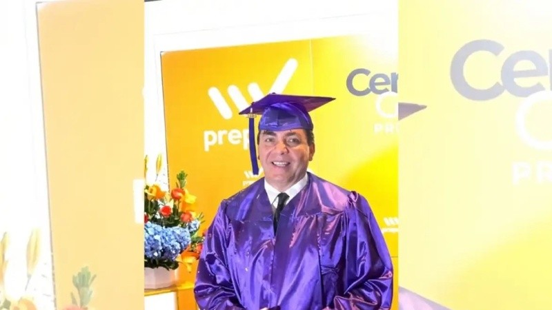 El músico de 51 años, se graduó