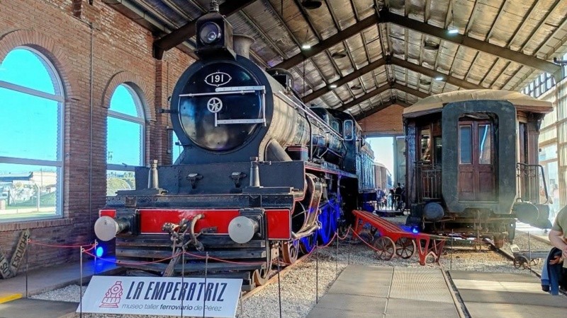 La Emperatriz y el exclusivo coche de pasajeros, listos para ser visitados. Foto: gentiliza Estación Pérez.