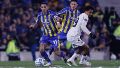 Ángel Di María disputa el balón con Allan Souza(EFE).