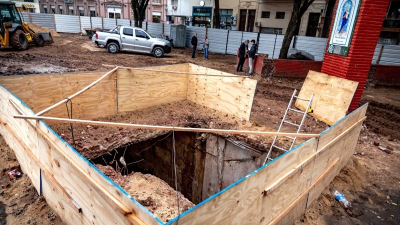 Sorpresa en el subsuelo de Mitre y Tucumán. (Municipalidad/M.Beltrame)