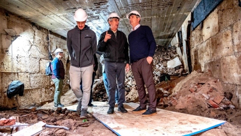 Sorpresa en el subsuelo de Mitre y Tucumán. (Municipalidad/M.Beltrame)