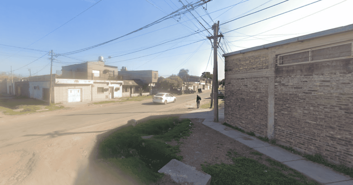 Fiesta clandestina en zona oeste: hallaron un arsenal escondido bajo una chapa