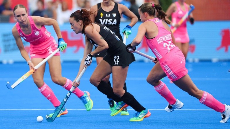 Eugenia Trinchinetti hizo el primero para Las Leonas. (Foto: EFE / OLIVIER HOSLET)