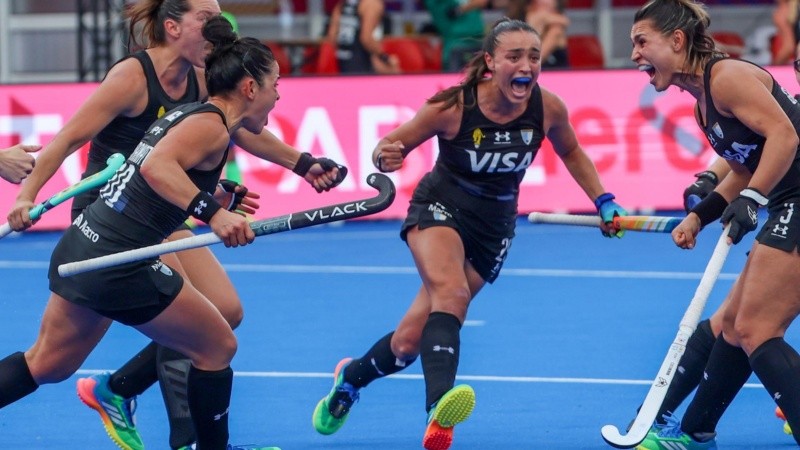 Agustina Gorzelany grita con todo el gol del triunfo ante Alemania.