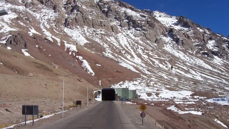 Reabrirán el paso fronterizo Cristo Redentor, que permaneció más de 30 días cerrado por intensos temporales de nieve.
