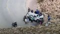 La camioneta cayó por un barranco desde una altura aproximada de 80 metros.