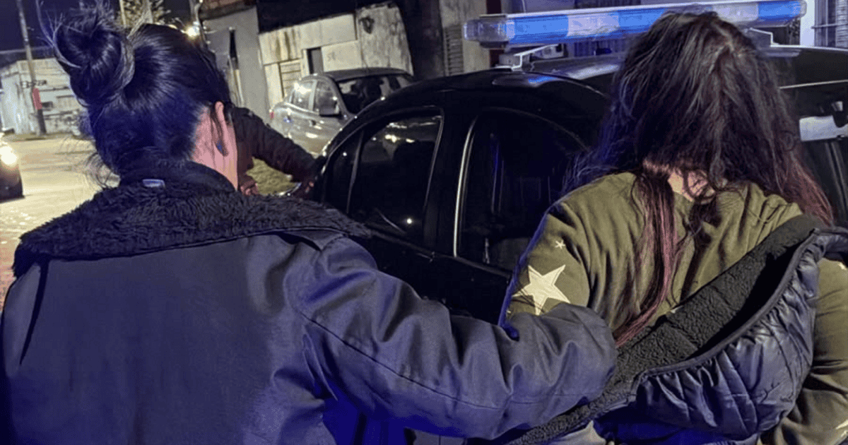 Salió del ropero mientras miraba Instagram y lo atacó a cuchillazos: qué encontró la policía