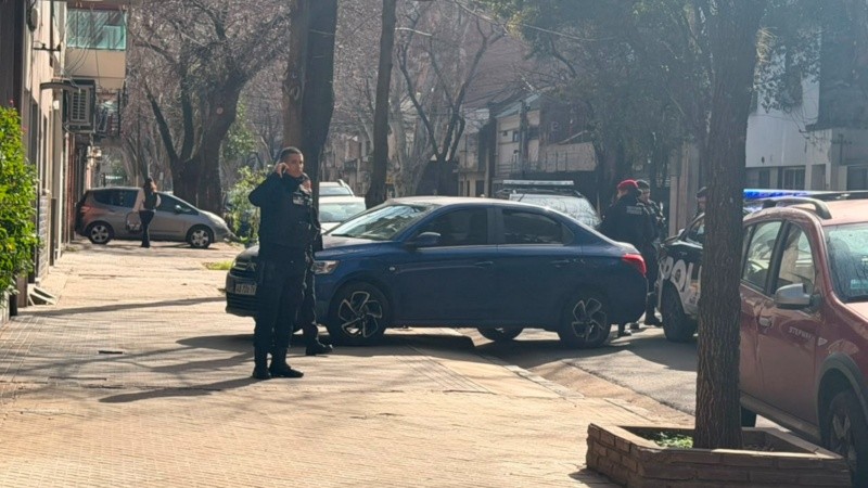 El agresor huyó hasta su casa en un Citroën azul y fue detenido en Colón al 2000.