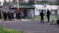 El operativo policial en la esquina de Dean Funes y Moreno.