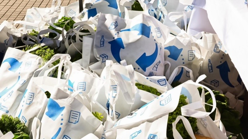Algunos de los productos que se obtienen a cambio de los residuos. (Municipalidad/J. P. Allegue)
