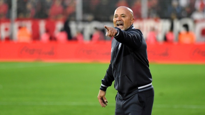 El ex DT de Chile y Argentina ya perdió en su visita a Newell's este torneo. (FotoBaires)