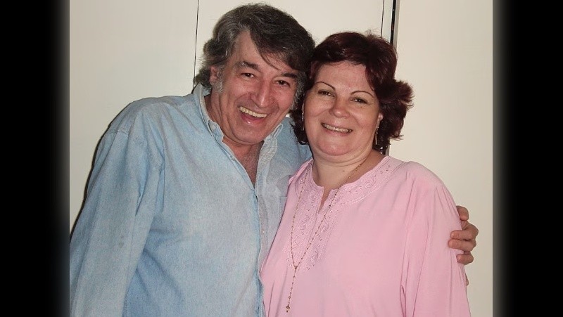 Sandro junto a Olga Garaventa, quien lo acompañó durante los últimos años de su vida y hoy preserva buena parte de su legado.