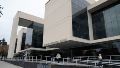 La gresca ocurrió en la puerta del Centro de Justicia Penal.