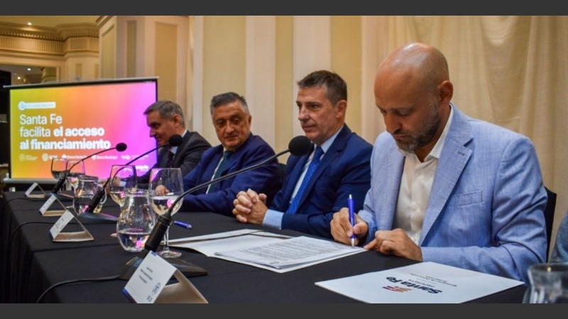 Acto de firma del programa de financiamiento a pymes en la Bolsa de Comercio de Rosario