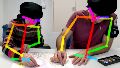 Según el estudio, los cerebros de personas jóvenes y mayores muestran una mayor sincronía cuando realizan una actividad artística en conjunto.