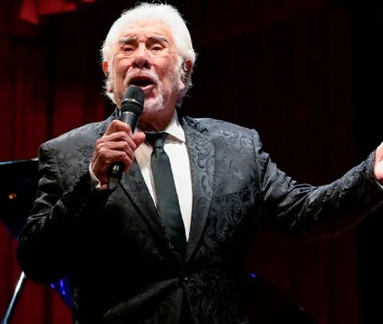 Raúl Lavié vuelve a Rosario para celebrar sus 89 años con “Siguiendo los sueños”, en una función especial en el Centro Cultural Atlas.