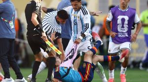 La FIFA castigó a Paredes con 10 partidos por los incidentes en la final y multó a la AFA por la bandera de Malvinas