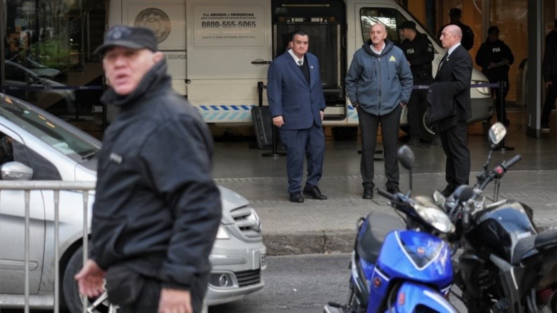 Amplio despliegue de fuerzas de seguridad federales en el centro de Rosario.