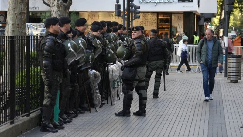 Amplio despliegue de fuerzas de seguridad federales en el centro de Rosario.