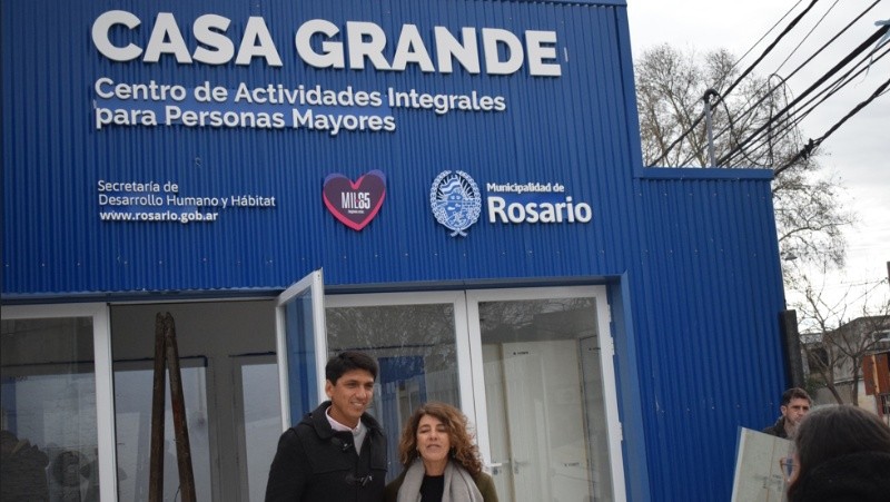 &nbsp;El secretario de Desarrollo Humano y Hábitat, Nicolás Gianelloni y la directora de Adultas y Adultos Mayores de la Municipalidad, Victoria Zangara.
