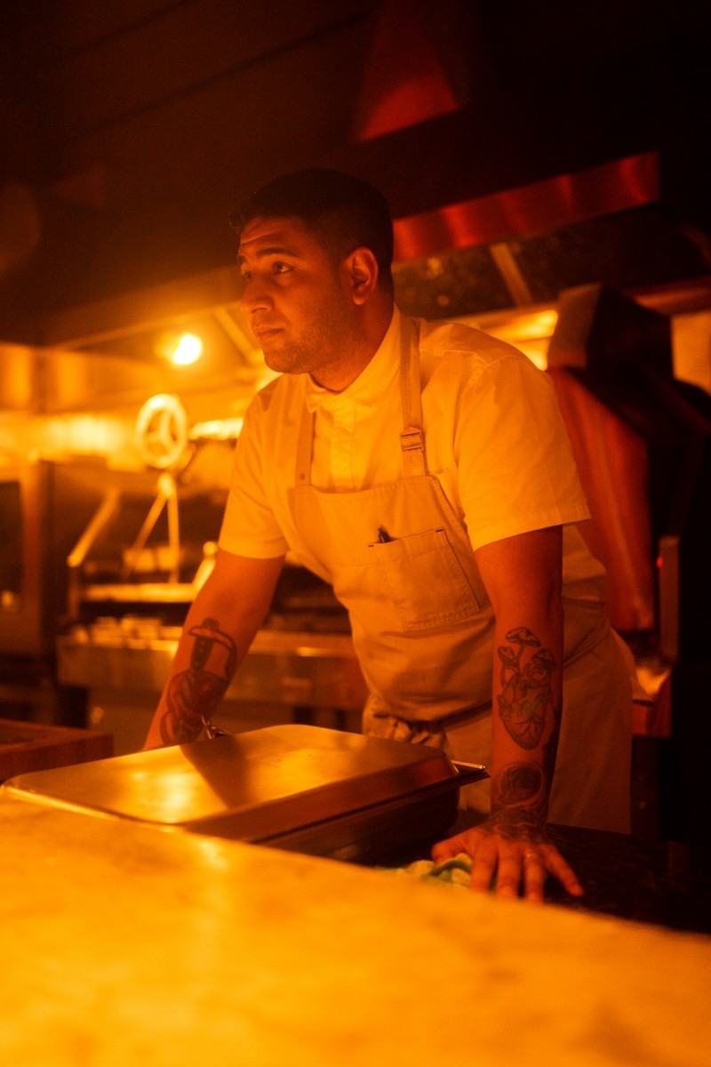 El chef Diego Tapia, al frente de la cocina de Negre&nbsp;