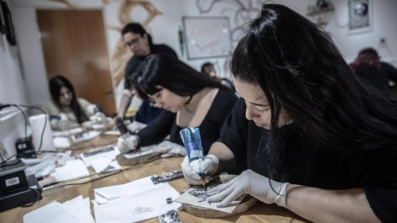 Los cursos son impulsados por la Municipalidad de Rosario y el programa Oficinas Culturales de la Universidad Nacional de Rosario (Sec. de Cultura y Educación)