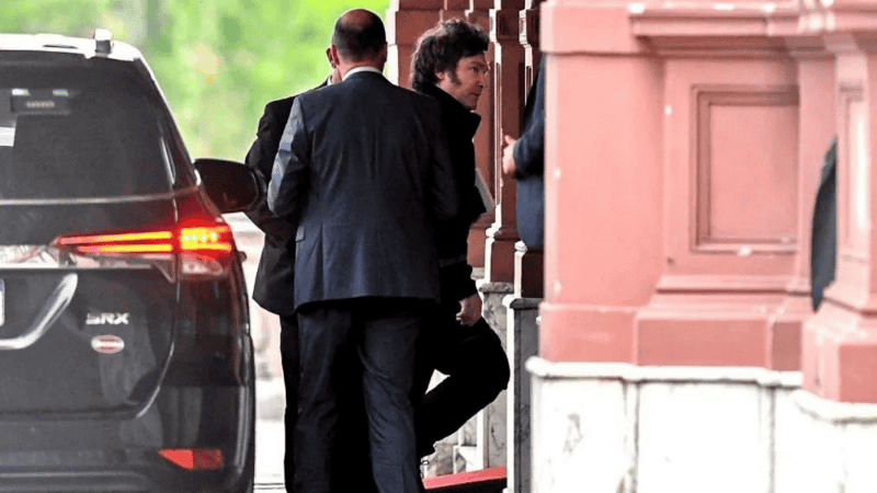 Tras varios días, el presidente retomó su agenda en Casa Rosada.
