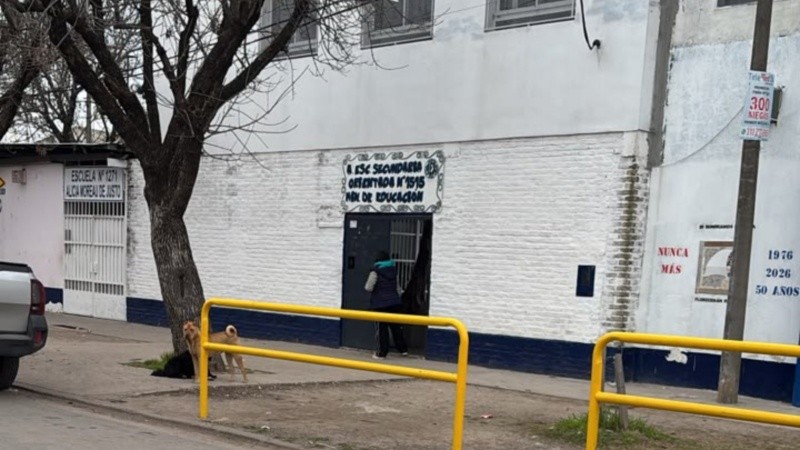 Soldaditos narco alteraron el dictado de clase en una escuela de Villa Gobernador Gálvez.