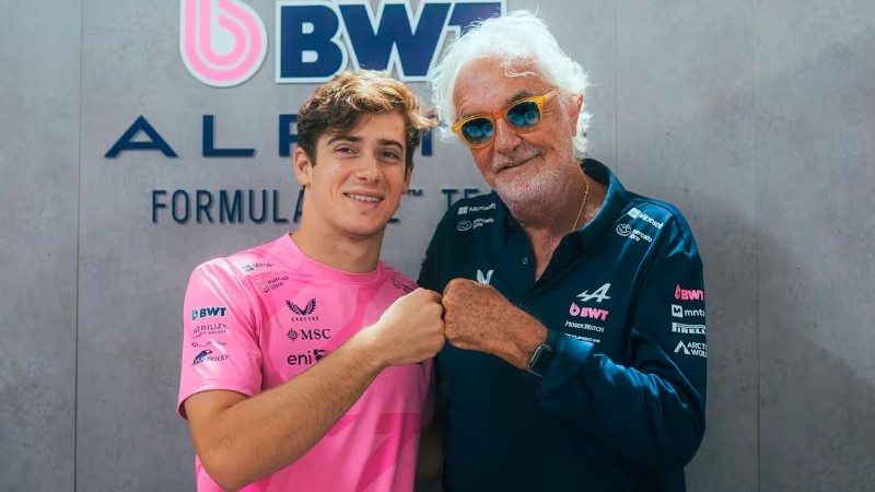 Franco Colapinto junto a Flavio Briatore.