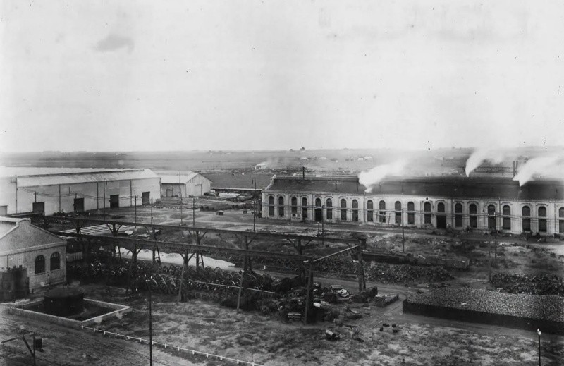 Humo y actividad: una vista de la fábrica en la pujante década de 1930.