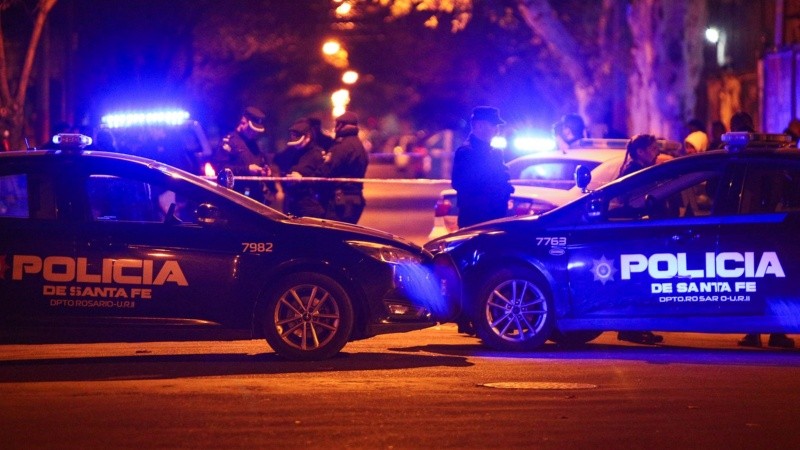 Los efectivos secuestraron cinco vainas servidas y constataron una importante mancha de sangre.